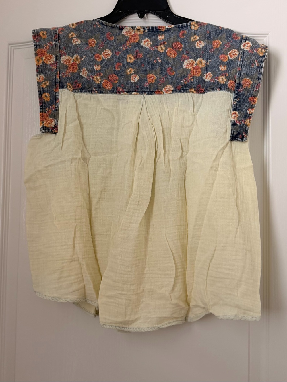 BiBi Cream Gauze Peasant Top with Denim Floral Bow Size S - Picture 3 of 5